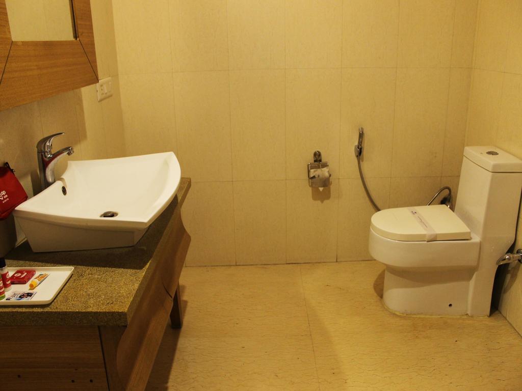Oyo Premium Kaushambi Hotel Indirapuram Luaran gambar